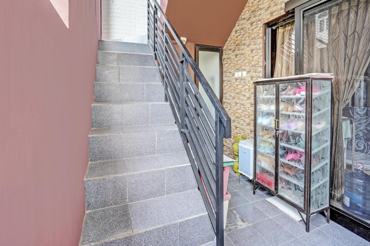 Oyo 92435 Sunlo Cozy Home Family Homestay Syariah Surabaja Zewnętrze zdjęcie