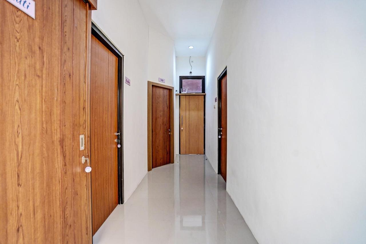 Oyo 92435 Sunlo Cozy Home Family Homestay Syariah Surabaja Zewnętrze zdjęcie